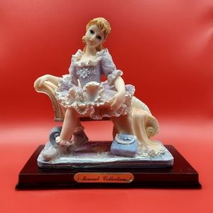 6" Resine figurine statue - Monnet Collection